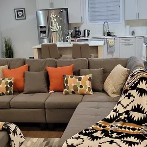 Joe & Aby's Luxury Getaway - 4 Bedrooms With 2 King & 2 Queen Beds Ottawa